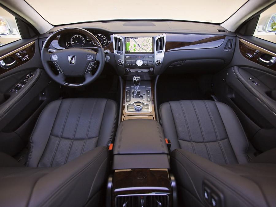  Hyundai Equus 2010 года  (US) (фото 8 из 68)